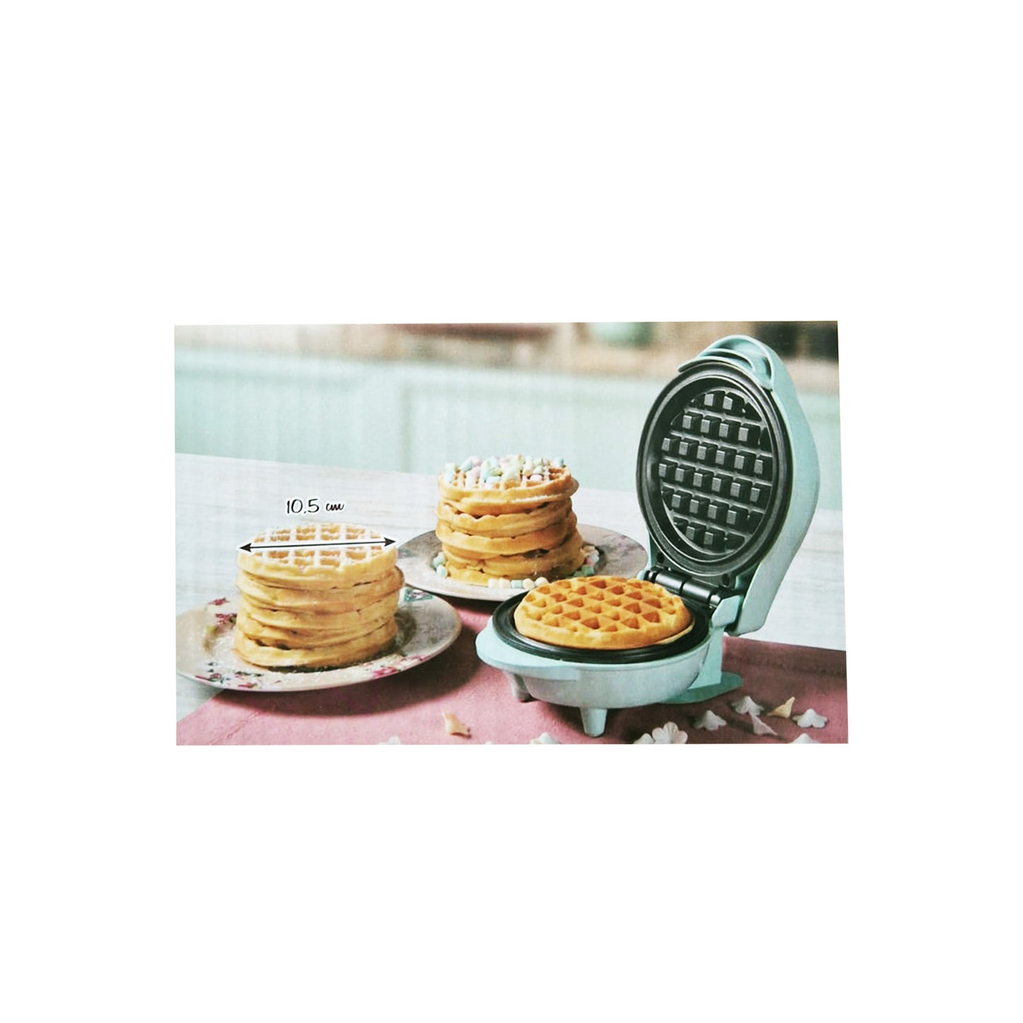 Frisch gebackene klassische Waffel aus dem Bestron Mini-Waffeleisen